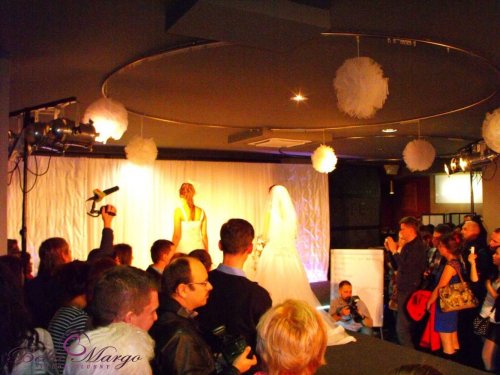 Prezentacja ślubnych sukni podczas II Edycji Targów Ślubnych.