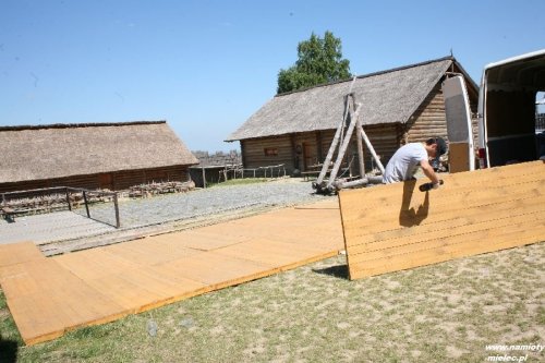 montaż podłogi w Stobiernej