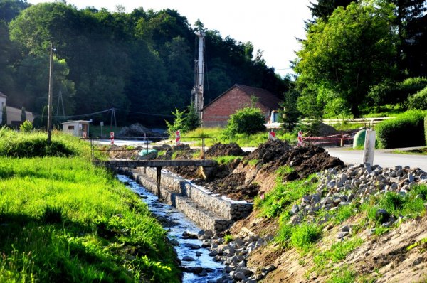 Zabezpieczanie osuwiska w Niewodnej