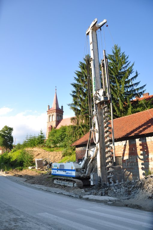 Zabezpieczanie osuwiska w Niewodnej