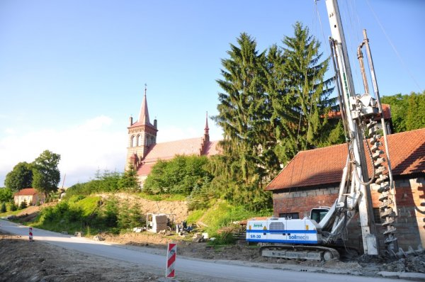 Zabezpieczanie osuwiska w Niewodnej