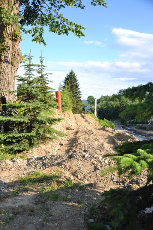 Zabezpieczanie osuwiska w Niewodnej