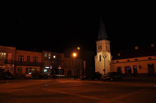 Rynek w Strzyżowie nocą zdjęcia