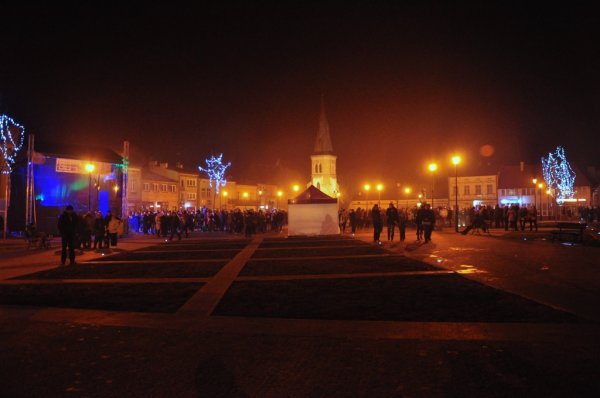 Zdjęcia z Sylwestra na rynku w Strzyżowie
