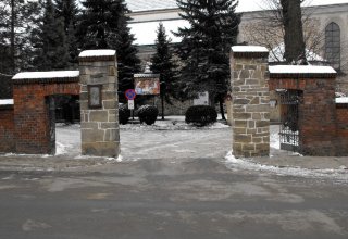 Brama kościoła w Strzyżowie