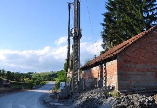 Zabezpieczanie osuwiska w Niewodnej