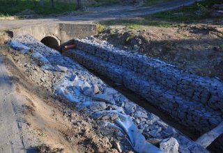 Zabezpieczanie osuwiska w Niewodnej
