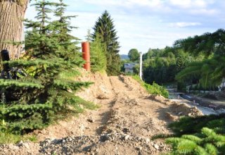 Zabezpieczanie osuwiska w Niewodnej