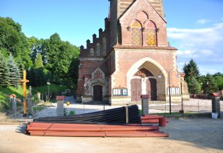 Zabezpieczanie osuwiska w Niewodnej