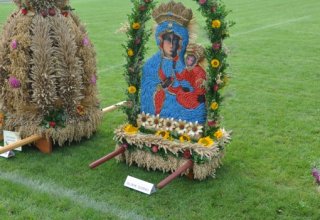 Rynek w Strzyżowie nocą zdjęcia