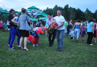 Rynek w Strzyżowie nocą zdjęcia