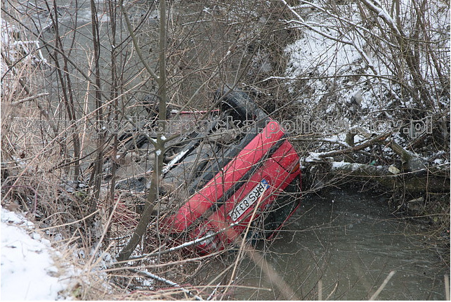 auto w rzece auto w rzece