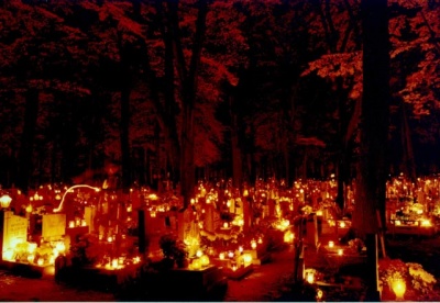 Apel policji Nie pozwólmy okraść się na cmentarzu